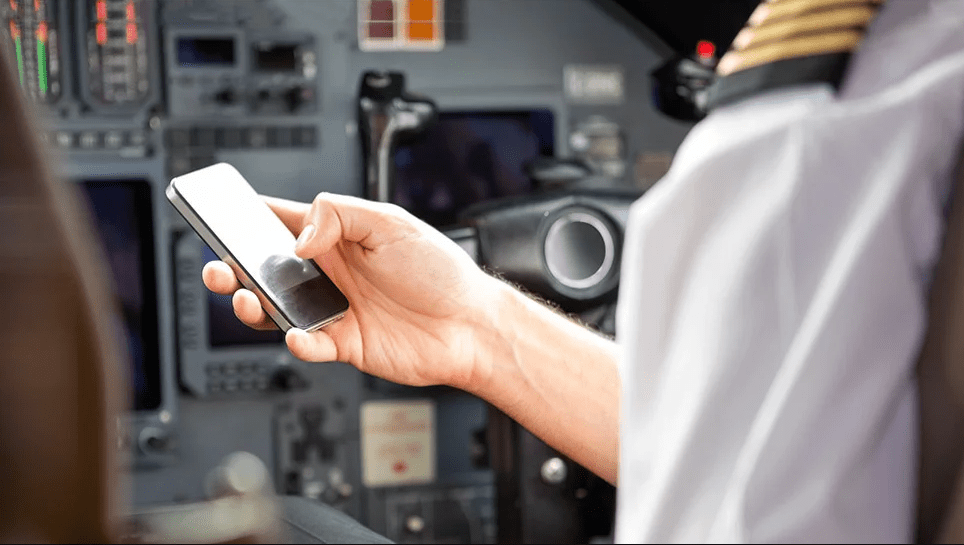 How to Responsibly Use Social Media if You Are a Pilot?
